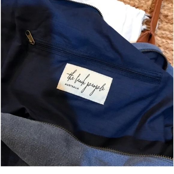 The Beach People Weekender Bag - Picture 7 of 8